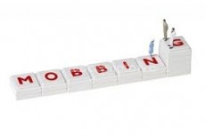 Mobbing: valutazione della condotta lesiva ed onere della prova - Cassazione sentenza n. 19814 del 2013