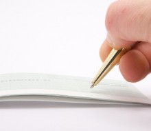 Licenziamento del dipendente di banca che emette assegni a vuoto - Cassazione sentenza n. 23598 del 2013