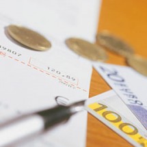 Fatture false sequestrate nel corso di controllo di polizia stradale: legittimità - Cassazione sentenza n. 46233 del 2013