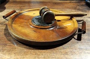 Bancarotta preferenziale se viene violato il principio della par conditio creditorum - Cassazione sentenza n. 48802 del 2013